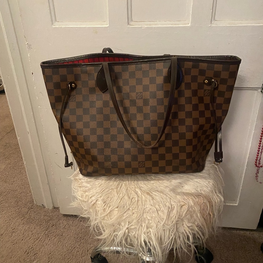 Louis Vuitton never full medium sized